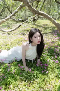 Bai Ru Xue Abby: Pure Beauty Amidst Lush Nature | XiuRen No.10485-4