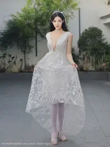 Li Shuang Er No.10661: Ethereal Beauty in a Sexy White Gown-26