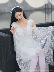Li Shuang Er No.10661: Ethereal Beauty in a Sexy White Gown-1