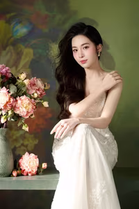 VGU No.98: Elegant Beauty in White Dress with Fresh Flowers – A Timeless Allure.-7