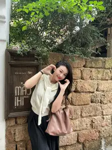 VGU No.194 Elegant Beauty of a Long-Haired Girl in a Rustic Cafe Setting-6