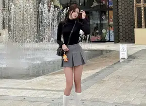 Ngo Thi Huong: Vietnam's Fencing Beauty Queen Radiates with Prestigious Gold Medal-12