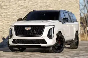 Stunning Cadillac Escalade ESV 2025: The Ultra-Luxury SUV Pricier Than Lamborghini Urus!-5