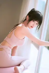 Coser Cherry Meow: Ethereal Beauty in Pink Yoga Attire-0